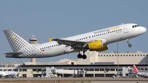 Photo of EC-KLB - Airbus A320-214 operated by Vueling