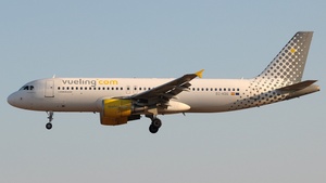 Photo of EC-KDG - Airbus A320-214 operated by Vueling