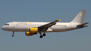 Photo of EC-KDX - Airbus A320-216 operated by Vueling