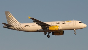 Photo of EC-LUN - Airbus A320-232 operated by Vueling