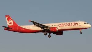 Photo of D-ABCK - Airbus A321-211 operated by Air Berlin