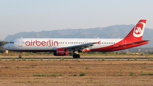 Photo of D-ALSA - Airbus A321-211 operated by Air Berlin