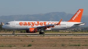 Photo of G-EZWH - Airbus A320-214 operated by easyJet