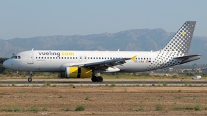 Photo of EC-LRA - Airbus A320-232 operated by Vueling