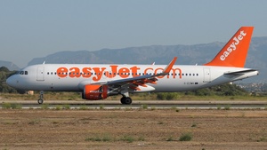 Photo of G-EZWR - Airbus A320-214 operated by easyJet