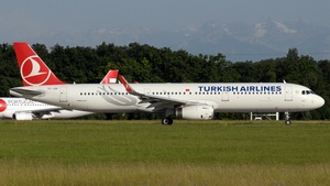 Photo of TC-JSK - Airbus A321-231 operated by Turkish Airlines