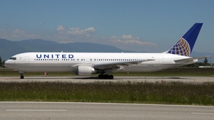 Photo of N660UA - Boeing 767-322(ER) operated by United Airlines