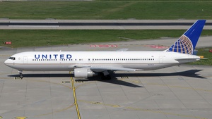 Photo of N661UA - Boeing 767-322(ER) operated by United Airlines