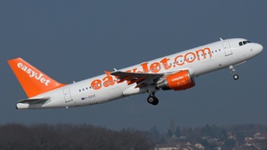 Photo of G-EZUZ - Airbus A320-214 operated by easyJet