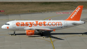Photo of G-EZFA - Airbus A319-111 operated by easyJet