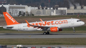 Photo of G-EZWH - Airbus A320-214 operated by easyJet