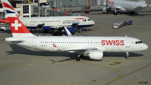 Photo of HB-JLT - Airbus A320-214 operated by Swiss International Air Lines