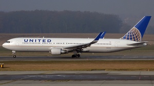 Photo of N664UA - Boeing 767-322(ER) operated by United Airlines