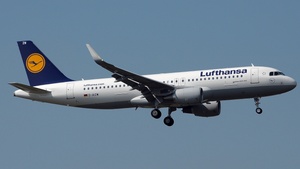 Photo of D-AIZW - Airbus A320-214 operated by Lufthansa