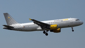 Photo of EC-LML - Airbus A320-214 operated by Vueling