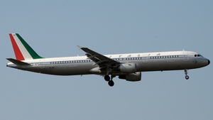 Photo of EI-IXI - Airbus A321-112 operated by Alitalia