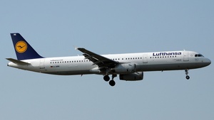 Photo of D-AIRE - Airbus A321-131 operated by Lufthansa