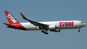 Photo of PT-MSX - Boeing 767-316(ER) operated by TAM Linhas Aéreas