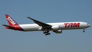 Photo of PT-MUA - Boeing 777-32W(ER) operated by TAM Linhas Aéreas