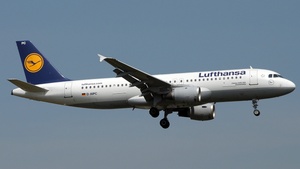 Photo of D-AIPC - Airbus A320-211 operated by Lufthansa