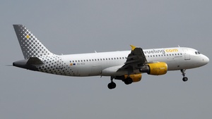 Photo of EC-KCU - Airbus A320-216 operated by Vueling