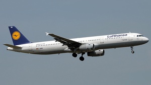 Photo of D-AIRB - Airbus A321-131 operated by Lufthansa