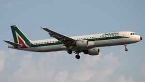 Photo of EI-IXJ - Airbus A321-112 operated by Alitalia