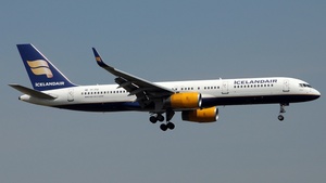 Photo of TF-FIZ - Boeing 757-256 operated by Icelandair