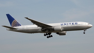 Photo of N776UA - Boeing 777-222 operated by United Airlines