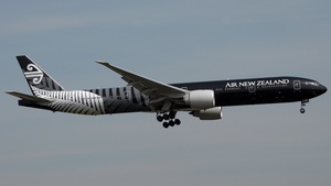 Photo of ZK-OKQ - Boeing 777-319(ER) operated by Air New Zealand