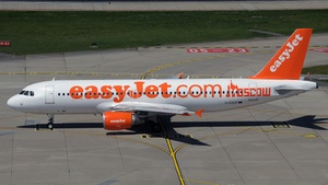 Photo of G-EZUG - Airbus A320-214 operated by easyJet