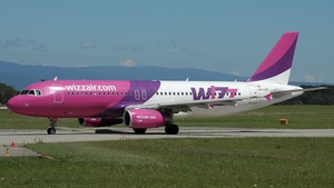 Photo of HA-LPS - Airbus A320-232 operated by Wizz Air
