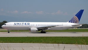 Photo of N647UA - Boeing 767-322(ER) operated by United Airlines