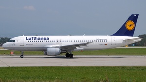 Photo of D-AIZM - Airbus A320-214 operated by Lufthansa