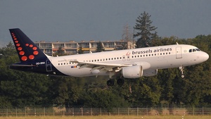 Photo of OO-SNA - Airbus A320-214 operated by Brussels Airlines