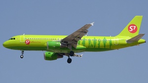 Photo of VQ-BES - Airbus A320-214 operated by S7 Airlines