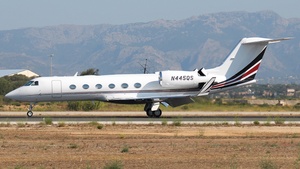 Photo of N445QS - Gulfstream GIV-X (G450) operated by NetJets
