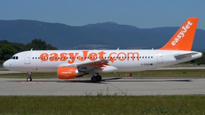 Photo of G-EZUS - Airbus A320-214 operated by easyJet