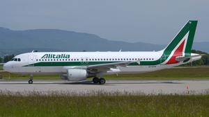 Photo of EI-DTN - Airbus A320-216 operated by Alitalia
