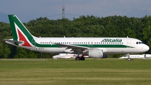 Photo of EI-DTO - Airbus A320-216 operated by Alitalia