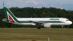Photo of EI-DSE - Airbus A320-216 operated by Alitalia