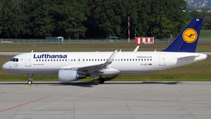 Photo of D-AIZS - Airbus A320-214 operated by Lufthansa