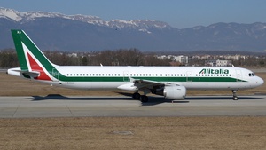 Photo of I-BIXA - Airbus A321-112 operated by Alitalia