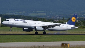 Photo of D-AIRM - Airbus A321-131 operated by Lufthansa
