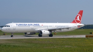 Photo of TC-JRR - Airbus A321-231 operated by Turkish Airlines