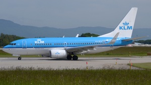 Photo of PH-BGX - Boeing 737-7K2 operated by KLM Royal Dutch Airlines