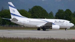 Photo of 4X-EKD - Boeing 737-758 operated by El Al Israel Airlines