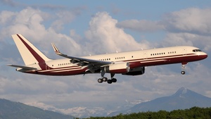 Photo of N770BB - Boeing 757-2J4 operated by Yucaipa Companies