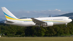 Photo of P4-CLA - Boeing 767-2DX(ER) operated by Comlux Aviation Aruba