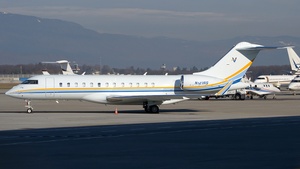Photo of N121RS - Bombardier Global Express XRS operated by Solairus Aviation